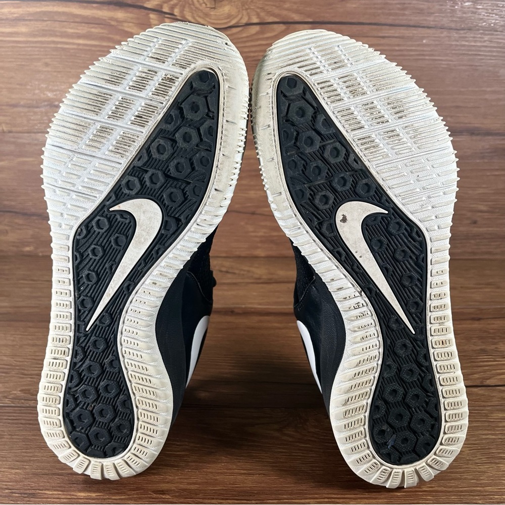 Nike Black and White Athletic Shoes - Picture 8 of 11